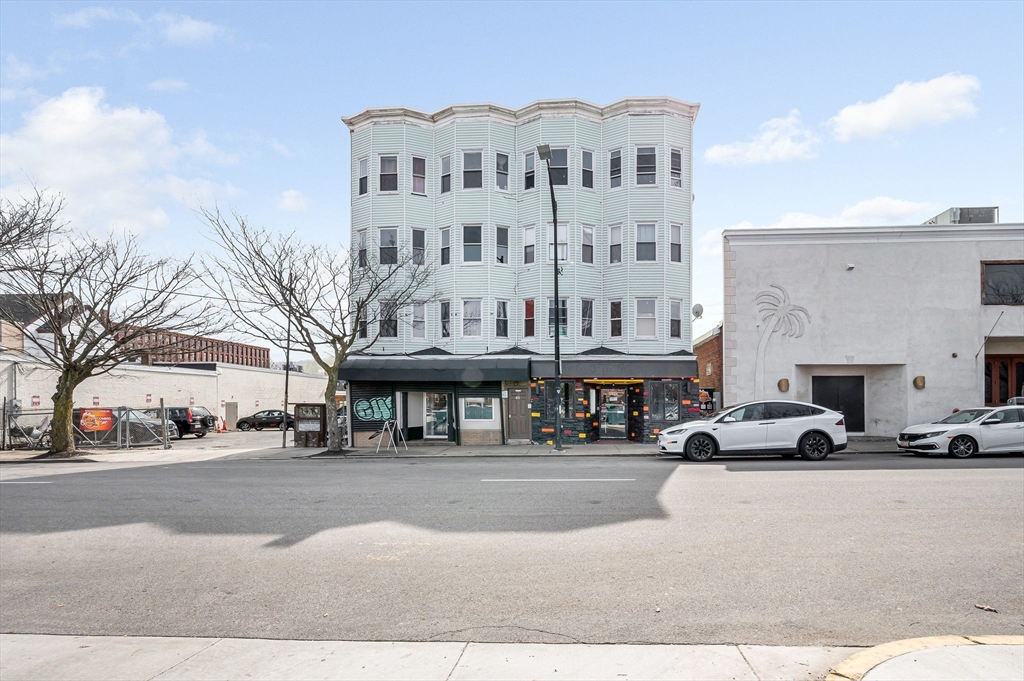 50 1/2 Common St, Lawrence, Massachusetts, 3 Bedrooms Bedrooms, 6 Rooms Rooms,1 BathroomBathrooms,Residential Lease,For Rent,1/2 Common St,73496048