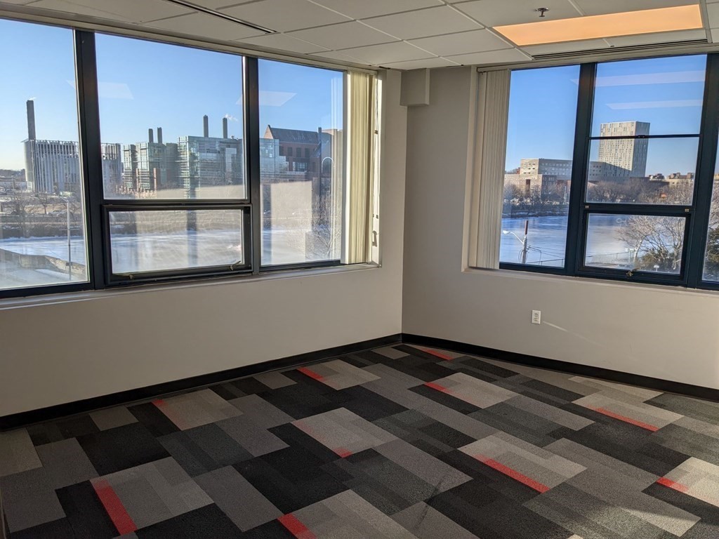 810 Memorial Dr, Cambridge, Massachusetts, ,Commercial Lease,For Rent,Memorial Dr,73496060