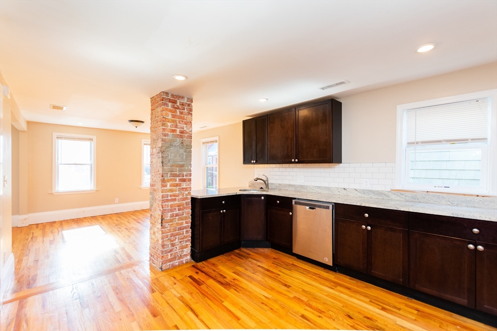 27 Shannon Street, Boston, Massachusetts, 3 Bedrooms Bedrooms, 7 Rooms Rooms,2 BathroomsBathrooms,Residential Lease,For Rent,Shannon Street,73496064
