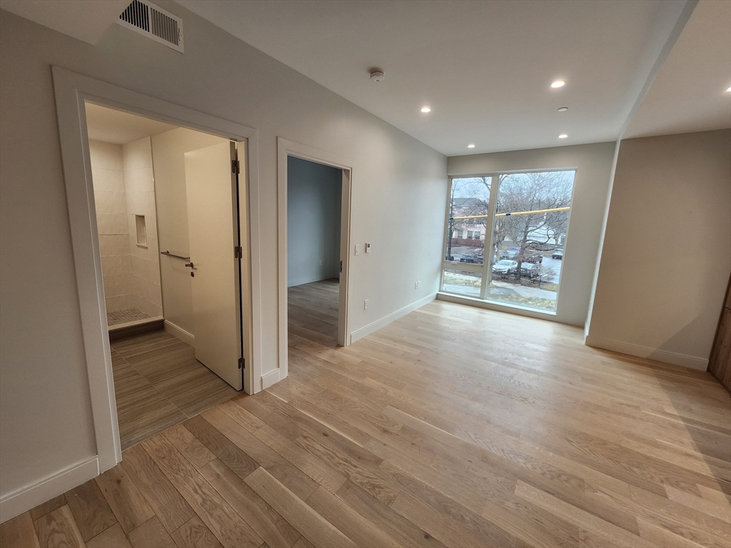 1055 Cambridge St, Cambridge, Massachusetts, 1 Bedroom Bedrooms, 3 Rooms Rooms,1 BathroomBathrooms,Residential Lease,For Rent,Cambridge St,73472729