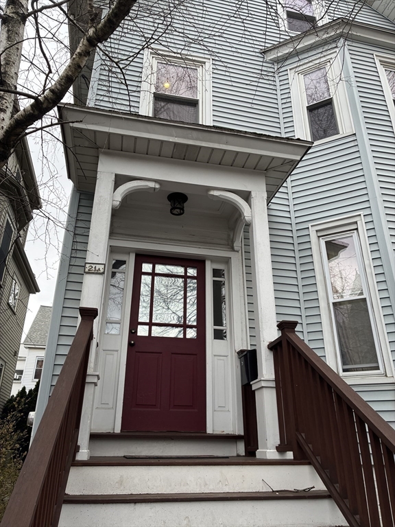 21-A Linden Ave, Somerville, Massachusetts, 2 Bedrooms Bedrooms, 5 Rooms Rooms,2 BathroomsBathrooms,Residential Lease,For Rent,Linden Ave,73496085