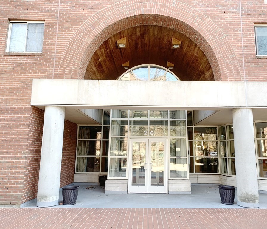 20 Webster St, Brookline, Massachusetts, 2 Bedrooms Bedrooms, 4 Rooms Rooms,2 BathroomsBathrooms,Residential Lease,For Rent,Webster St,73496107