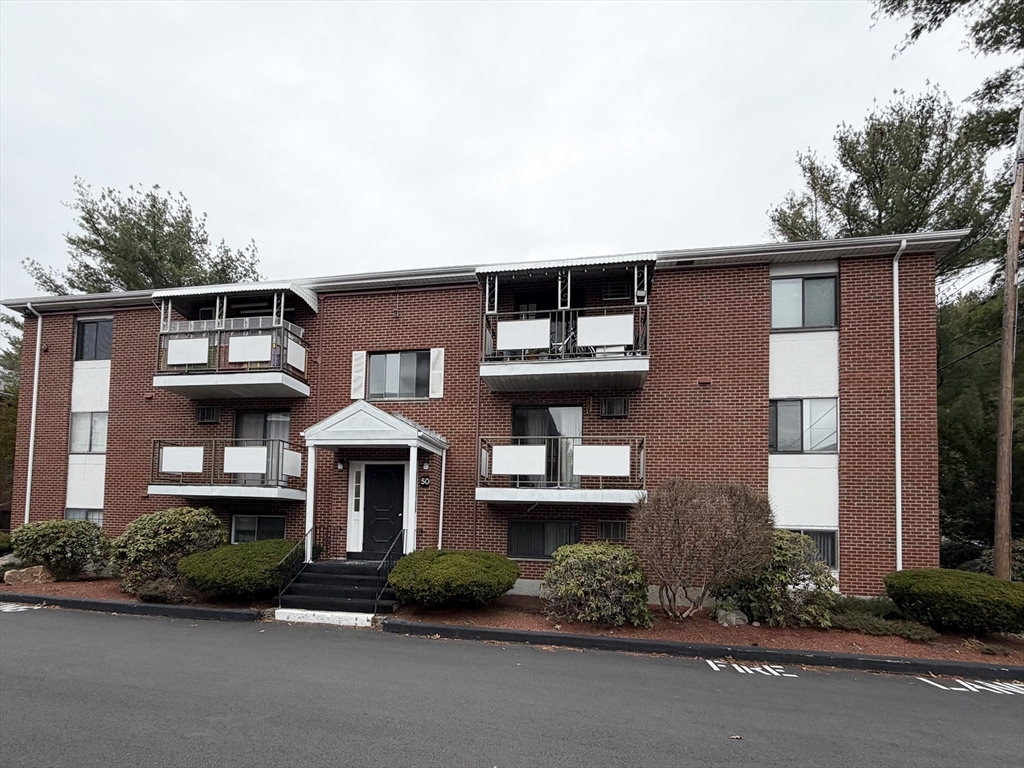 50 Colonial Drive, Andover, Massachusetts, 2 Bedrooms Bedrooms, 4 Rooms Rooms,1 BathroomBathrooms,Residential,For Sale,Colonial Drive,73496114