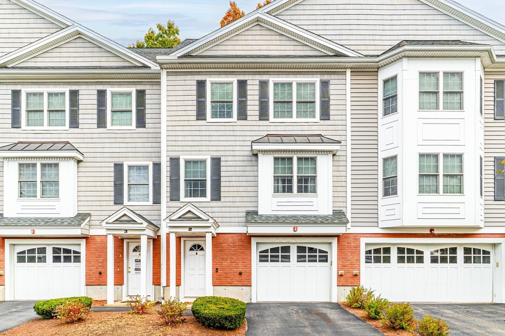 1975 Middlesex Street, Lowell, Massachusetts, 2 Bedrooms Bedrooms, 6 Rooms Rooms,1.5 BathroomsBathrooms,Residential,For Sale,Middlesex Street,73496124