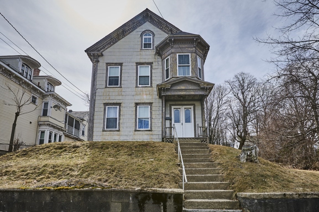 82 Charles St, Fitchburg, Massachusetts, 5 Bedrooms Bedrooms, 9 Rooms Rooms,2 BathroomsBathrooms,Residential Income,For Sale,Charles St,73496106