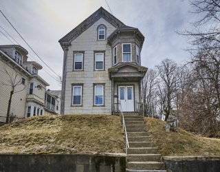 82 Charles St, Fitchburg, Massachusetts, 5 Bedrooms Bedrooms, 9 Rooms Rooms,2 BathroomsBathrooms,Residential Income,For Sale,Charles St,73496106