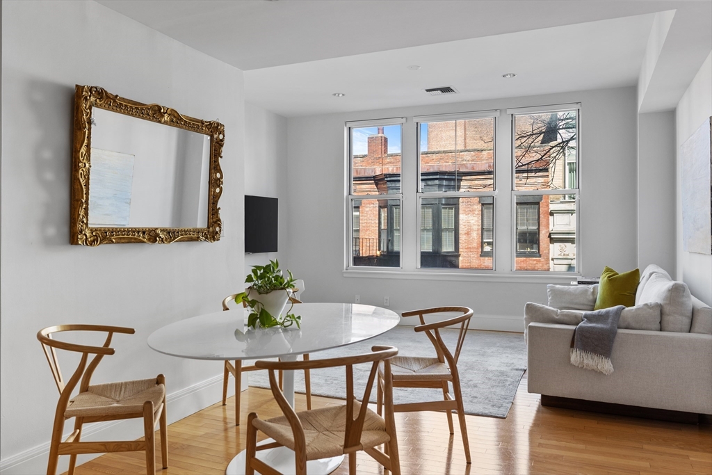1387 Washington Street, Boston, Massachusetts, 2 Bedrooms Bedrooms, 4 Rooms Rooms,2 BathroomsBathrooms,Residential Lease,For Rent,Washington Street,73496105