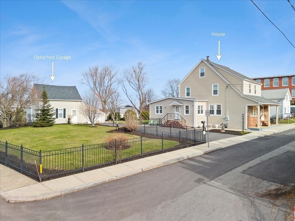 25 Winward St, Fall River, Massachusetts, 4 Bedrooms Bedrooms, 8 Rooms Rooms,2 BathroomsBathrooms,Residential,For Sale,Winward St,73496145