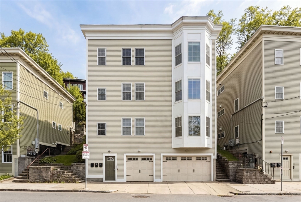 115 Fisher Avenue, Boston, Massachusetts, 2 Bedrooms Bedrooms, 4 Rooms Rooms,2 BathroomsBathrooms,Residential,For Sale,Fisher Avenue,73480164