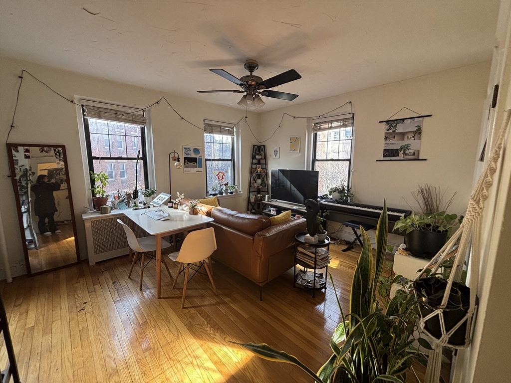 64 Queensberry St., Boston, Massachusetts, 2 Rooms Rooms,1 BathroomBathrooms,Residential Lease,For Rent,Queensberry St.,73484749