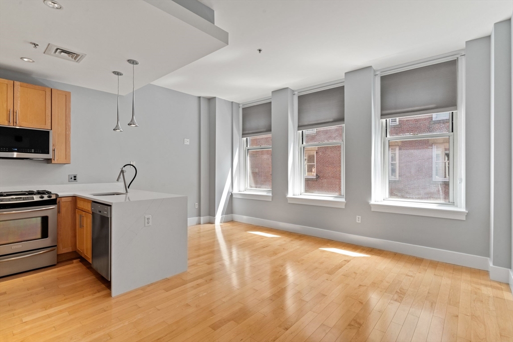 70 Lincoln, Boston, Massachusetts, 1 Bedroom Bedrooms, 3 Rooms Rooms,1 BathroomBathrooms,Residential Lease,For Rent,Lincoln,73464298