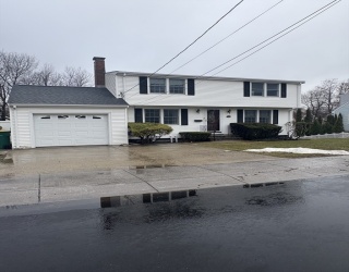 28 Myrtle Street, Norwood, Massachusetts, 3 Bedrooms Bedrooms, 7 Rooms Rooms,2.5 BathroomsBathrooms,Residential Lease,For Rent,Myrtle Street,73487452