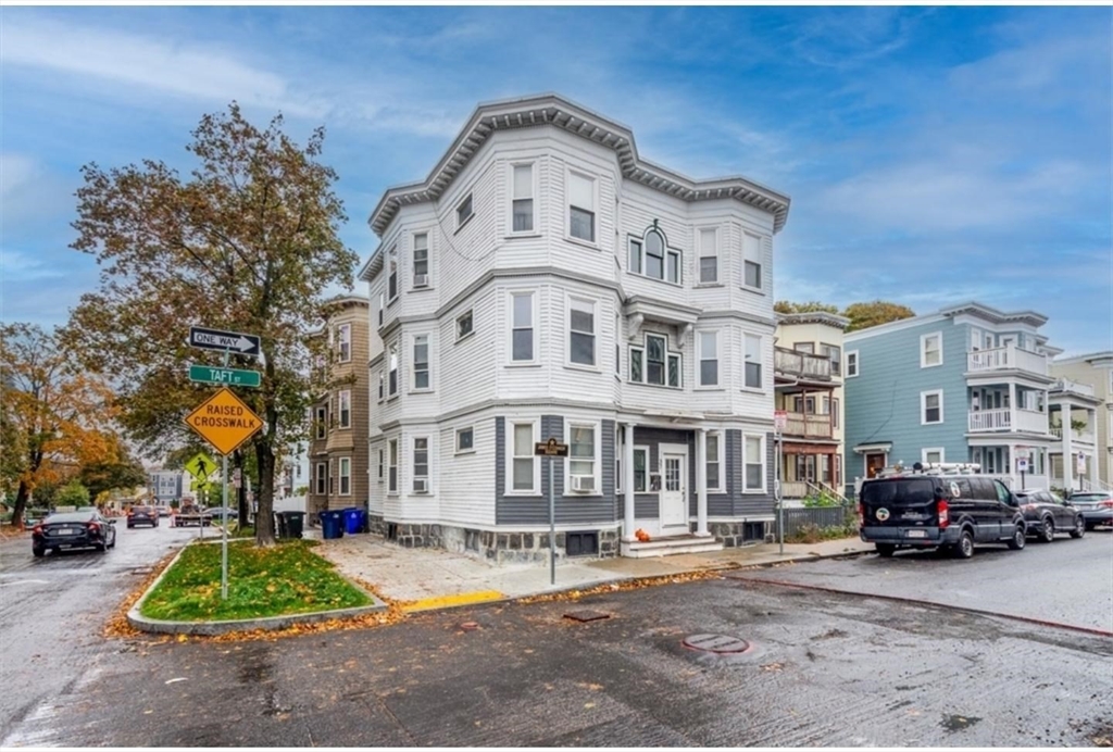 37 Taft St, Boston, Massachusetts, 3 Bedrooms Bedrooms, 5 Rooms Rooms,1 BathroomBathrooms,Residential Lease,For Rent,Taft St,73496119
