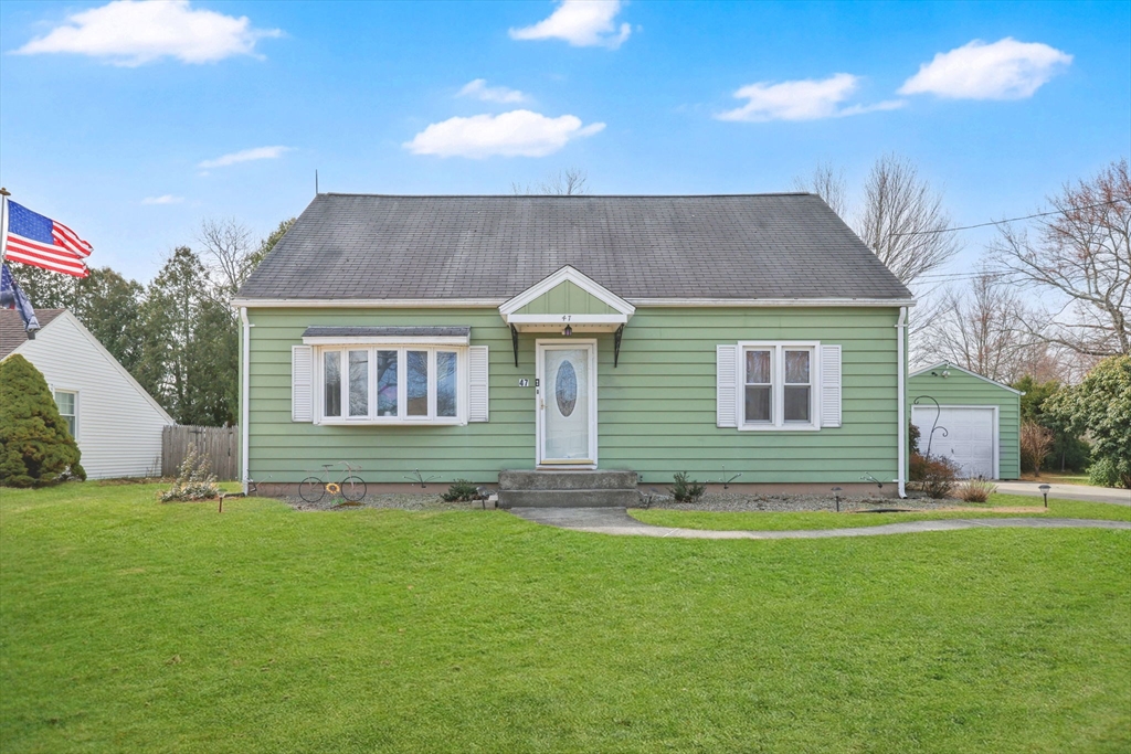 47 Ravenwood St, Springfield, Massachusetts, 4 Bedrooms Bedrooms, 7 Rooms Rooms,1.5 BathroomsBathrooms,Residential,For Sale,Ravenwood St,73496177