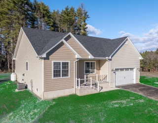 31 High Bluff Rd, Belchertown, Massachusetts, 3 Bedrooms Bedrooms, 6 Rooms Rooms,2.5 BathroomsBathrooms,Residential,For Sale,High Bluff Rd,73496187