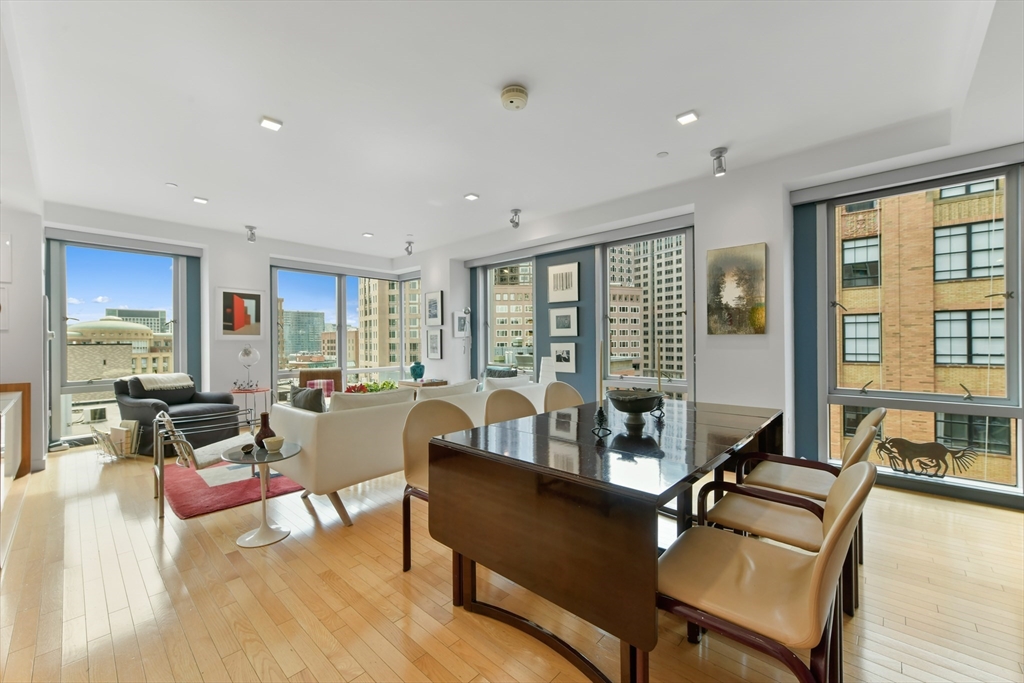 80 Broad, Boston, Massachusetts, 2 Bedrooms Bedrooms, 7 Rooms Rooms,2.5 BathroomsBathrooms,Residential,For Sale,Broad,73496199