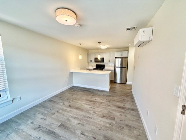 882 Massachusetts Avenue, Arlington, Massachusetts, 1 Bedroom Bedrooms, 3 Rooms Rooms,1 BathroomBathrooms,Residential Lease,For Rent,Massachusetts Avenue,73496250