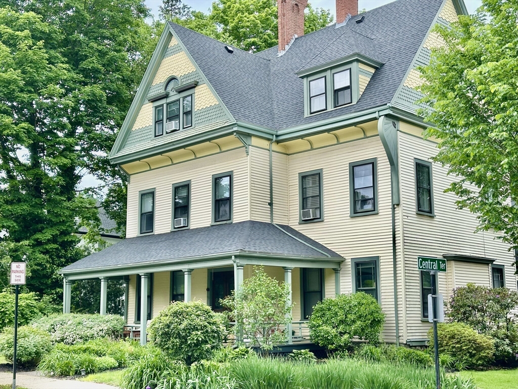 49 Grove St, Newton, Massachusetts, 2 Bedrooms Bedrooms, 3 Rooms Rooms,1 BathroomBathrooms,Residential Lease,For Rent,Grove St,73496256