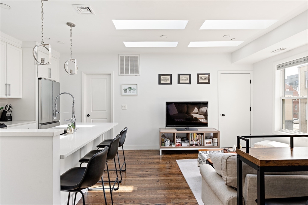 51 Havre St, Boston, Massachusetts, 2 Bedrooms Bedrooms, 4 Rooms Rooms,1 BathroomBathrooms,Residential,For Sale,Havre St,73496270