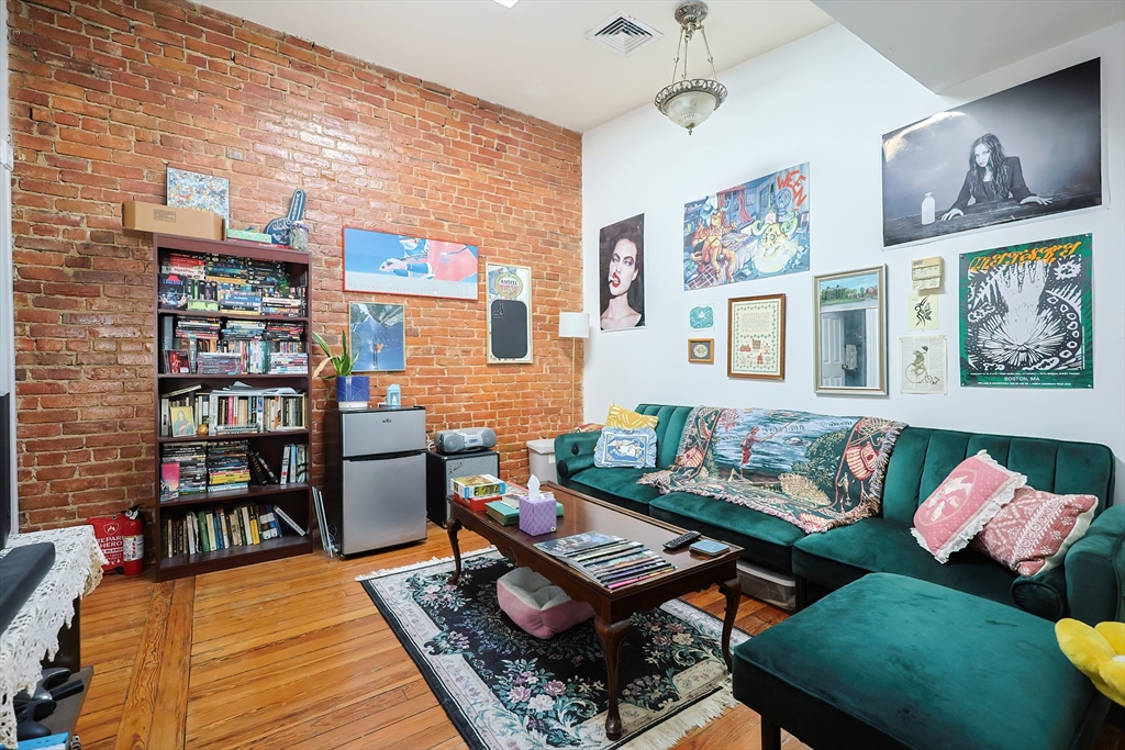 35 Adamson Street, Boston, Massachusetts, 3 Bedrooms Bedrooms, 5 Rooms Rooms,1.5 BathroomsBathrooms,Residential Lease,For Rent,Adamson Street,73496281
