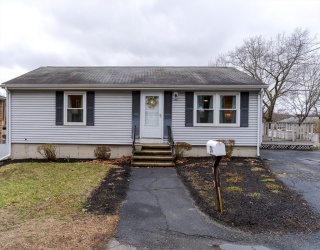 24 Hanson Rd, Saugus, Massachusetts, 2 Bedrooms Bedrooms, 4 Rooms Rooms,1 BathroomBathrooms,Residential,For Sale,Hanson Rd,73496288