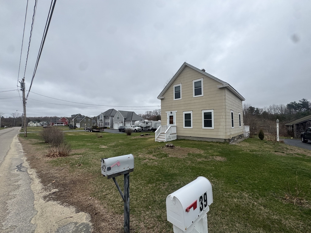 39 Burt St, Berkley, Massachusetts, 2 Bedrooms Bedrooms, 8 Rooms Rooms,1 BathroomBathrooms,Residential Lease,For Rent,Burt St,73496263