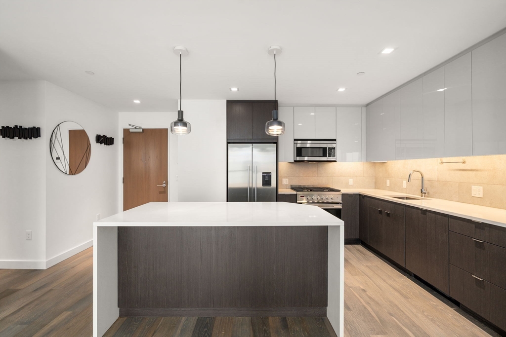 375 Canal St, Somerville, Massachusetts, 2 Bedrooms Bedrooms, 5 Rooms Rooms,2 BathroomsBathrooms,Residential Lease,For Rent,Canal St,73496289