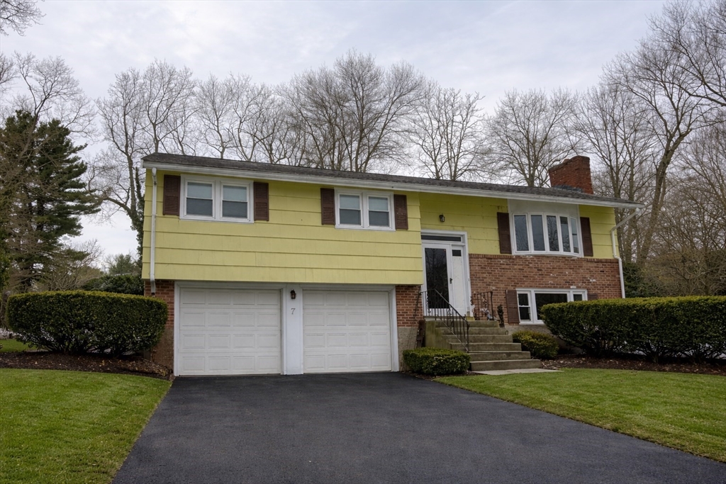 7 Lee St, Walpole, Massachusetts, 3 Bedrooms Bedrooms, 6 Rooms Rooms,2 BathroomsBathrooms,Residential Lease,For Rent,Lee St,73496311