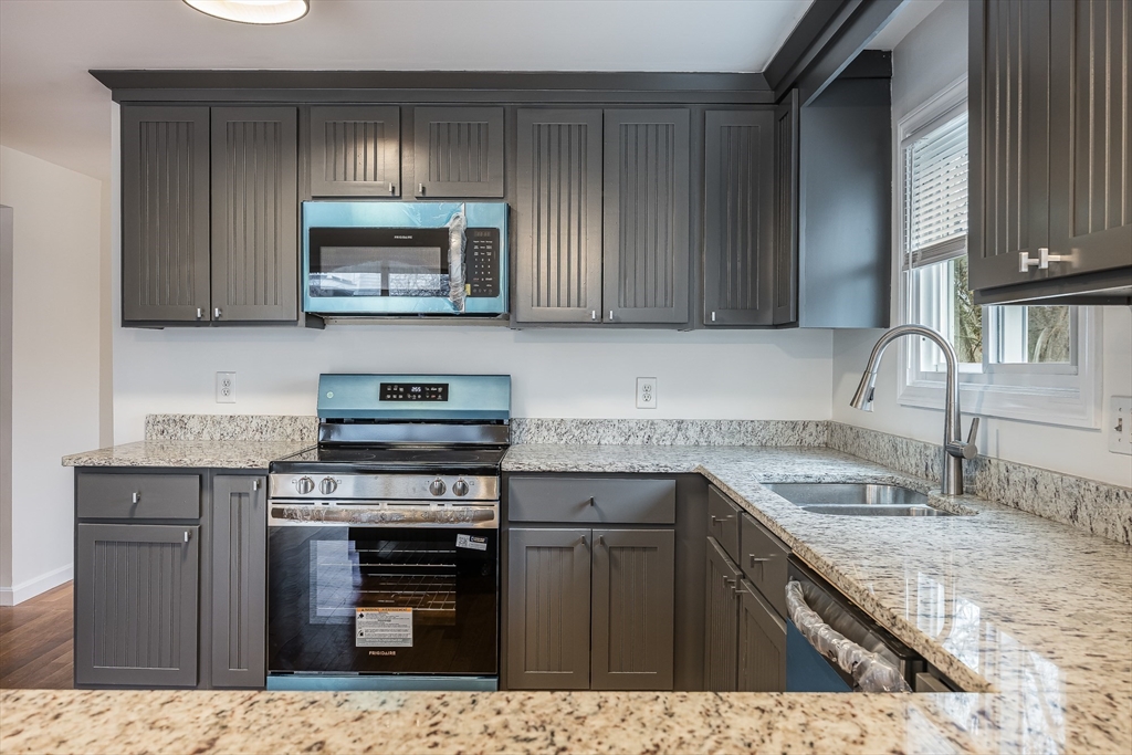 25 Enfield Street, North Andover, Massachusetts, 3 Bedrooms Bedrooms, 7 Rooms Rooms,1.5 BathroomsBathrooms,Residential Lease,For Rent,Enfield Street,73496265