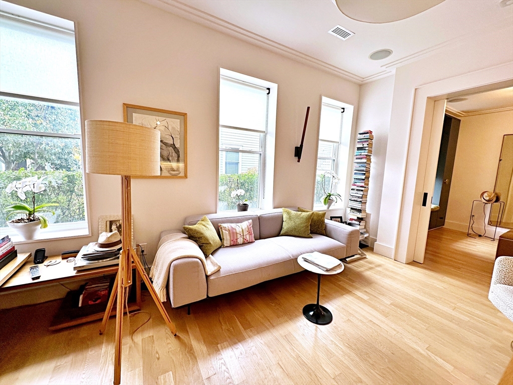 206 Webster, Boston, Massachusetts, 1 Bedroom Bedrooms, 3 Rooms Rooms,1 BathroomBathrooms,Residential Lease,For Rent,Webster,73496324