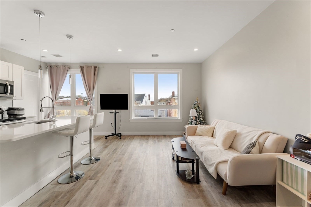 1457 Tremont St, Boston, Massachusetts, 1 Bedroom Bedrooms, 3 Rooms Rooms,1 BathroomBathrooms,Residential Lease,For Rent,Tremont St,73496260