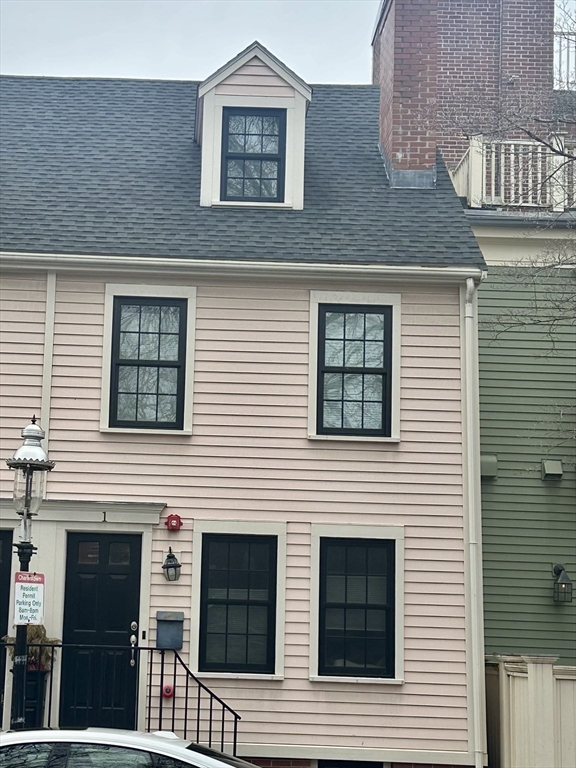 1 Common St, Boston, Massachusetts, 3 Bedrooms Bedrooms, 8 Rooms Rooms,2.5 BathroomsBathrooms,Residential Lease,For Rent,Common St,73496340