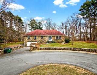 32 Madison Ct, Westport, Massachusetts, 3 Bedrooms Bedrooms, 7 Rooms Rooms,2 BathroomsBathrooms,Residential,For Sale,Madison Ct,73496339