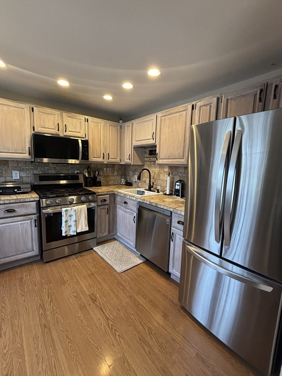 47 Edgelawn Ave, North Andover, Massachusetts, 2 Bedrooms Bedrooms, 4 Rooms Rooms,1 BathroomBathrooms,Residential,For Sale,Edgelawn Ave,73496364