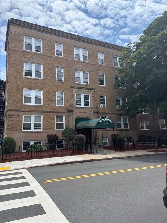 117 Summer Street, Malden, Massachusetts, 1 Bedroom Bedrooms, 4 Rooms Rooms,1 BathroomBathrooms,Residential Lease,For Rent,Summer Street,73496189