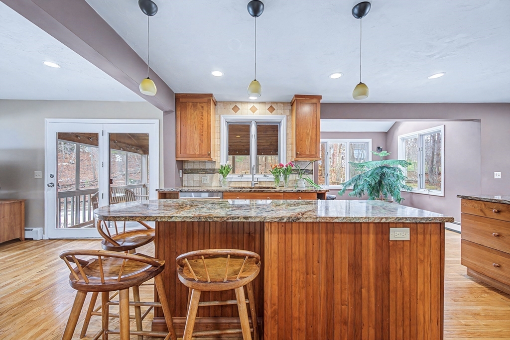 6 Ledgestone Dr, Hopkinton, Massachusetts, 3 Bedrooms Bedrooms, 7 Rooms Rooms,2.5 BathroomsBathrooms,Residential,For Sale,Ledgestone Dr,73493515