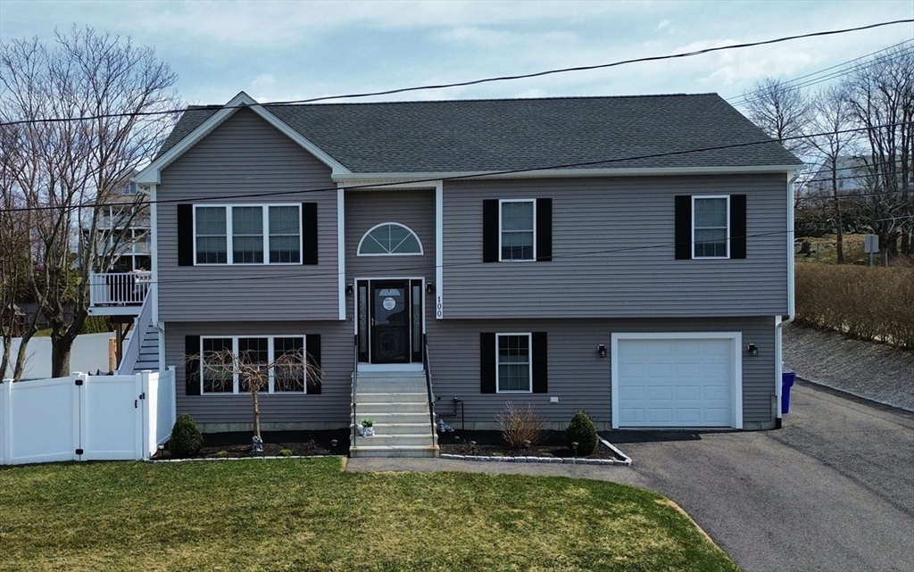 100 Bailey St, Fall River, Massachusetts, 4 Bedrooms Bedrooms, 6 Rooms Rooms,3 BathroomsBathrooms,Residential,For Sale,Bailey St,73496374