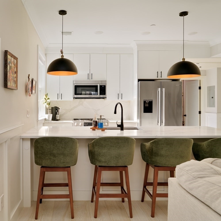 1252 Broadway, Somerville, Massachusetts, 2 Bedrooms Bedrooms, 4 Rooms Rooms,2 BathroomsBathrooms,Residential,For Sale,Broadway,73496350