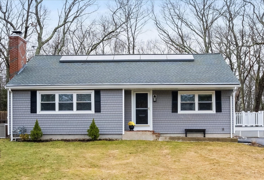 7 Cote St, Attleboro, Massachusetts, 2 Bedrooms Bedrooms, 6 Rooms Rooms,2 BathroomsBathrooms,Residential,For Sale,Cote St,73496322