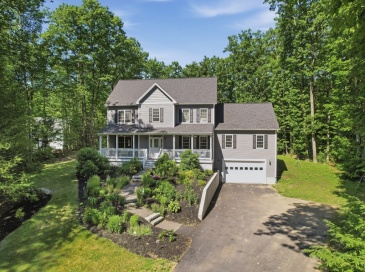 7 Lefevre Drive, Kingston, New Hampshire, 4 Bedrooms Bedrooms, 10 Rooms Rooms,3.5 BathroomsBathrooms,Residential,For Sale,Lefevre Drive,73496254