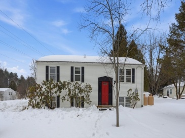 105 Pomeroy Lane, Amherst, Massachusetts, 3 Bedrooms Bedrooms, 6 Rooms Rooms,2 BathroomsBathrooms,Residential,For Sale,Pomeroy Lane,73484048