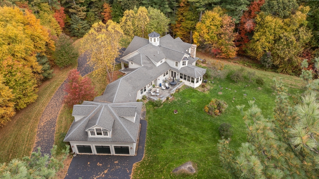 45 Wendy Lane, Holliston, Massachusetts, 5 Bedrooms Bedrooms, 10 Rooms Rooms,4.5 BathroomsBathrooms,Residential,For Sale,Wendy Lane,73479912