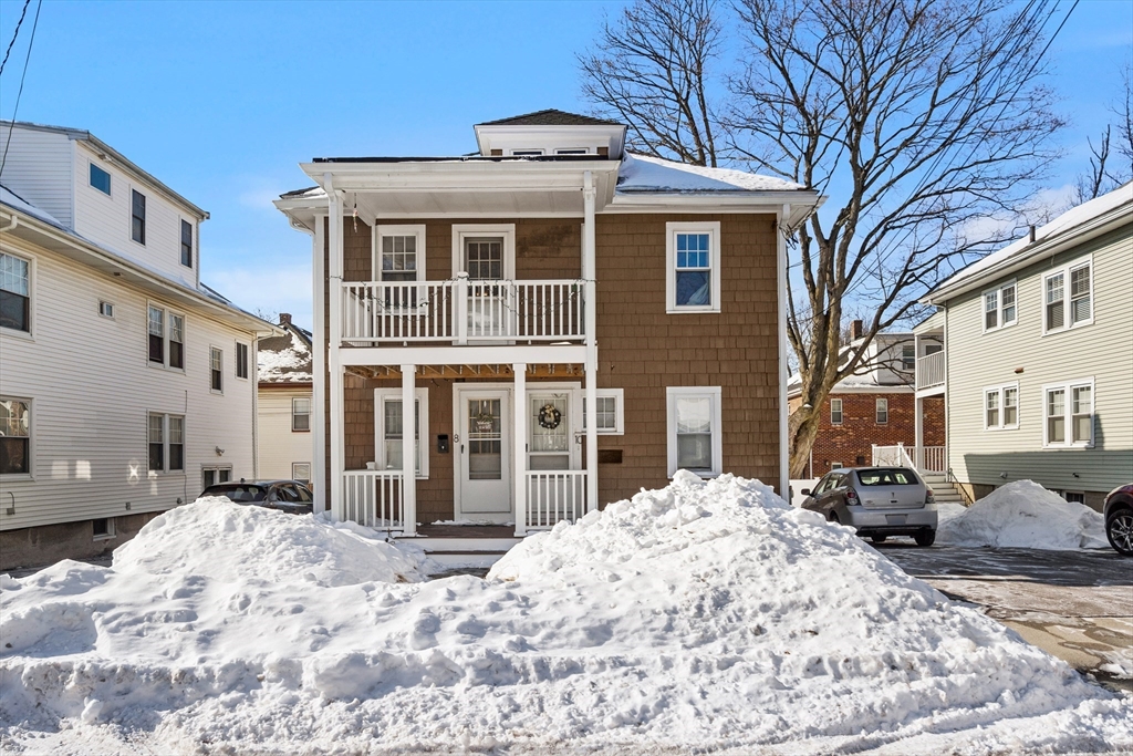 8-10 Russell Road, Winchester, Massachusetts, 4 Bedrooms Bedrooms, 10 Rooms Rooms,2 BathroomsBathrooms,Residential Income,For Sale,Russell Road,73475004