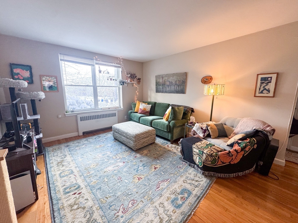 38-1 Dean Rd, Brookline, Massachusetts, 2 Bedrooms Bedrooms, 5 Rooms Rooms,1 BathroomBathrooms,Residential Lease,For Rent,Dean Rd,73482100