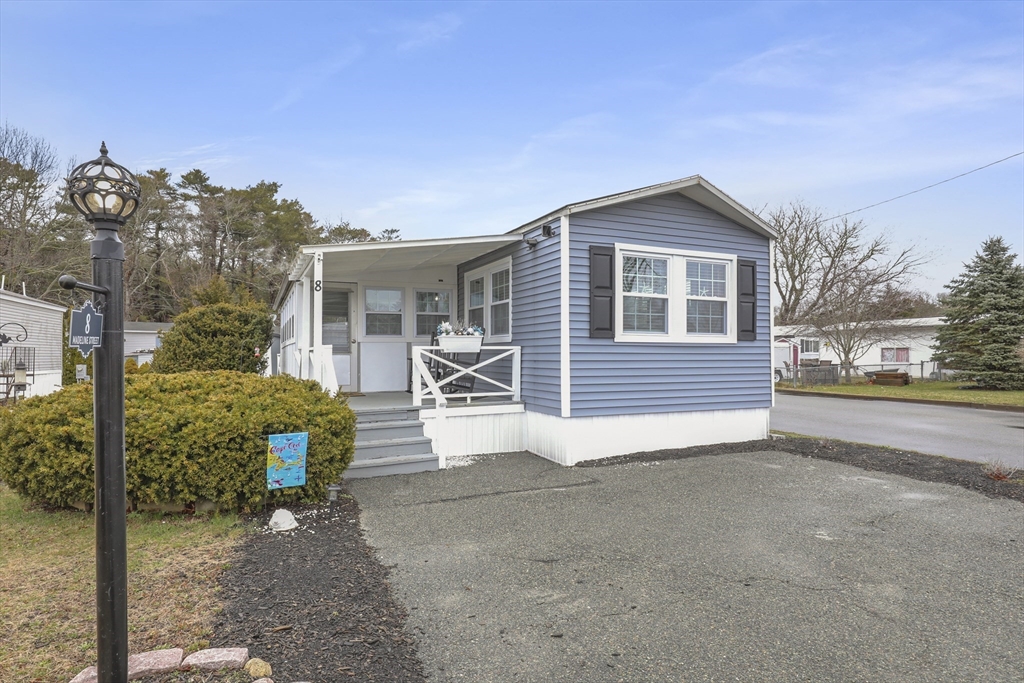 8 Madeline Street, Wareham, Massachusetts, 2 Bedrooms Bedrooms, 4 Rooms Rooms,1 BathroomBathrooms,Residential,For Sale,Madeline Street,73496415