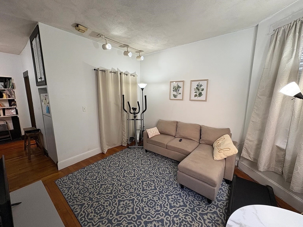 111 Jersey Street, Boston, Massachusetts, 1 Bedroom Bedrooms, 4 Rooms Rooms,1 BathroomBathrooms,Residential Lease,For Rent,Jersey Street,73490465