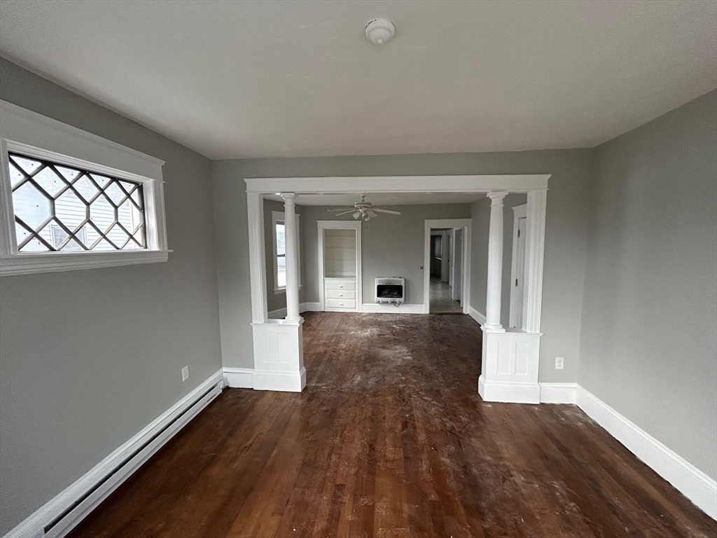 19 Henchman, Worcester, Massachusetts, 3 Bedrooms Bedrooms, 6 Rooms Rooms,1 BathroomBathrooms,Residential Lease,For Rent,Henchman,73496433