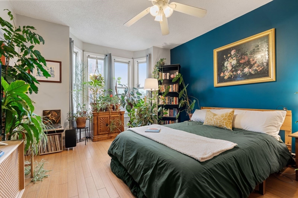 377 Dorchester St, Boston, Massachusetts, 1 Bedroom Bedrooms, 3 Rooms Rooms,1 BathroomBathrooms,Residential Lease,For Rent,Dorchester St,73496458