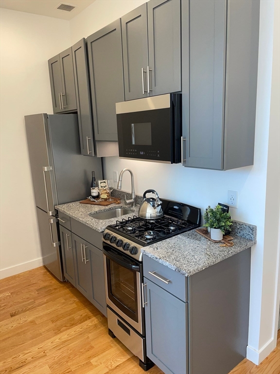 64 Market St, Lynn, Massachusetts, 1 Room Rooms,1 BathroomBathrooms,Residential Lease,For Rent,Market St,73496499