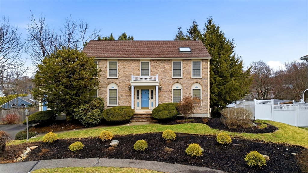 15 Valdora Drive, Stoneham, Massachusetts, 4 Bedrooms Bedrooms, 8 Rooms Rooms,2.5 BathroomsBathrooms,Residential,For Sale,Valdora Drive,73496450